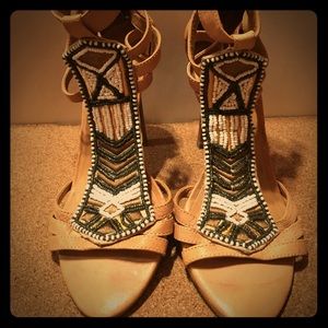 Open- toed strappy sandals